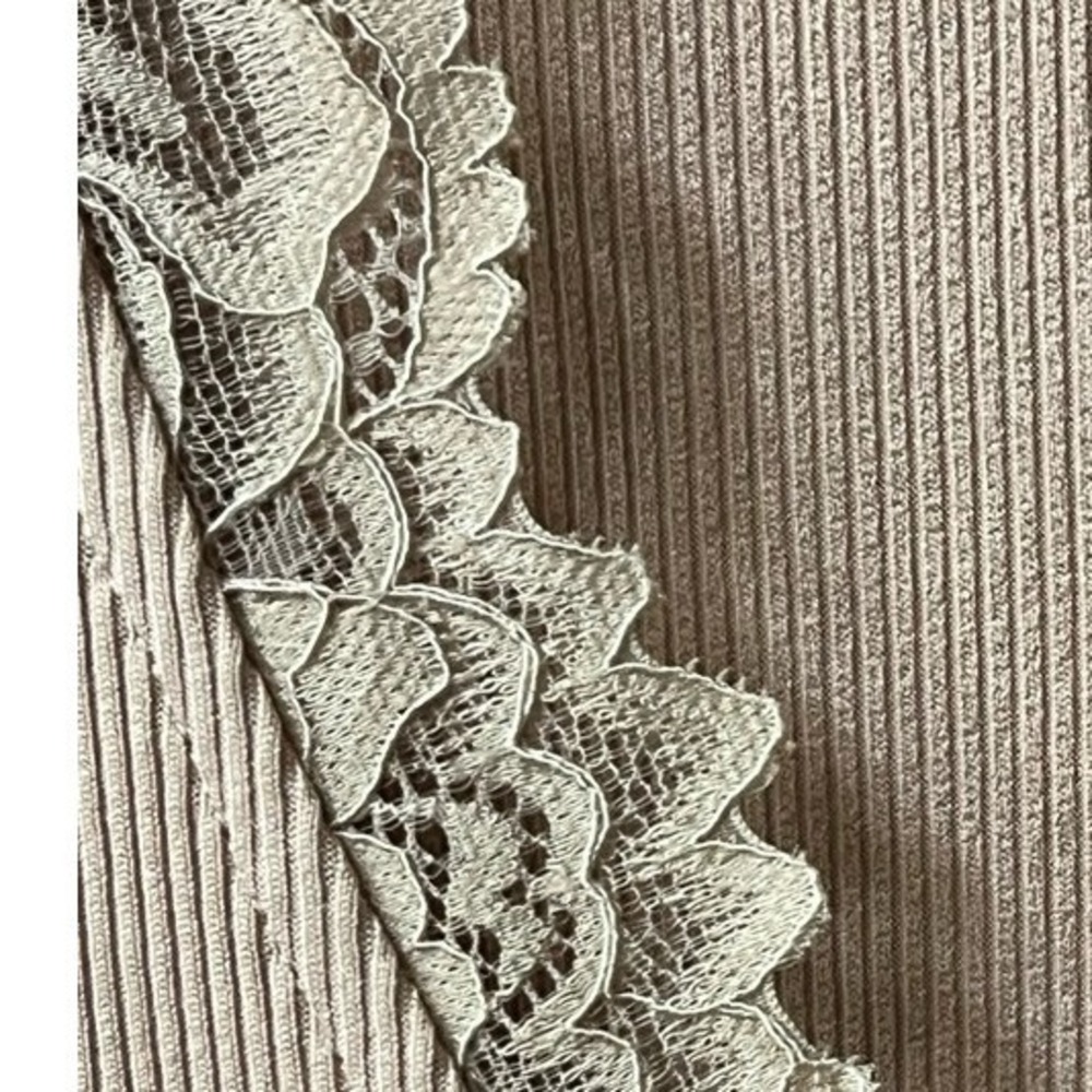 Luxveer Womens Medium Ribbed Lace Trim V Neck 3/4 Sleeve Top Taupe NWT - Picture 6 of 10